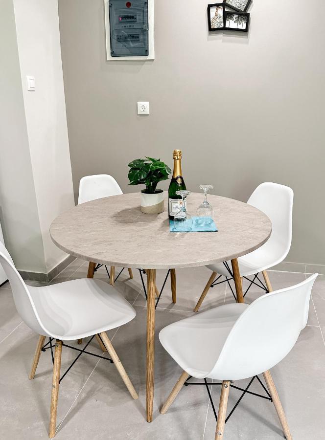 Metro Chic Haven: Modernized Urban Studio Near The Tram Athen Exterior foto